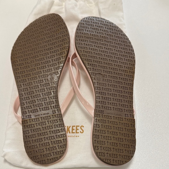 New never worn TKEES Blush Pink Women's Sandals - Picture 2 of 2